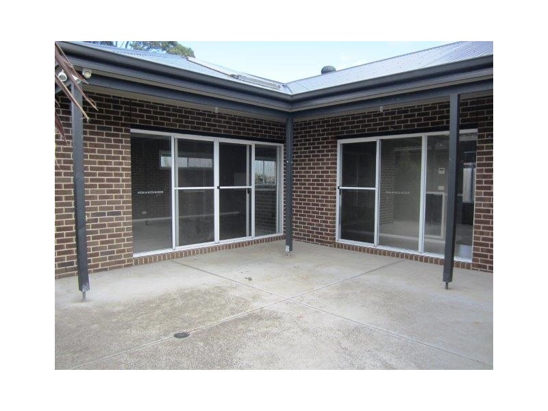 2/5 Corvi Court, Lara VIC 3212
