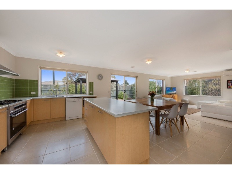 16 Nankeen Avenue, Lara VIC 3212
