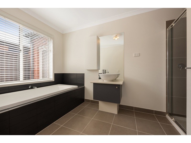 16 Nankeen Avenue, Lara VIC 3212