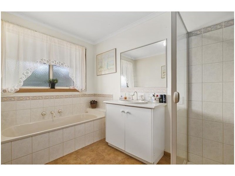 75 Canterbury Road West, Lara VIC 3212