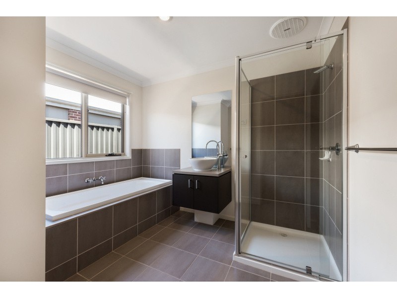 33 Mathieson Place, Lara VIC 3212