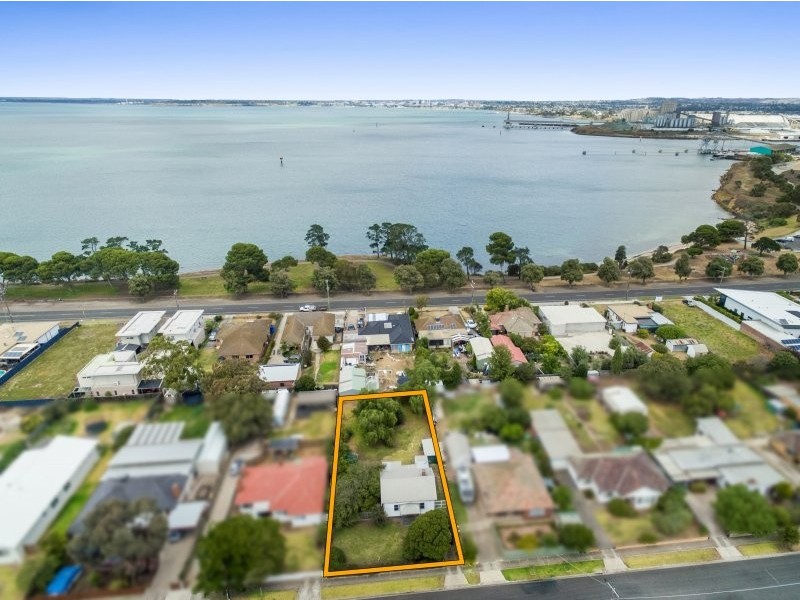 16 Pine Avenue, North Shore VIC 3214