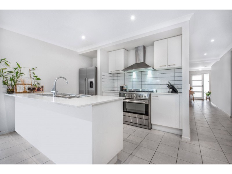 28 Canterbury Road West, Lara VIC 3212