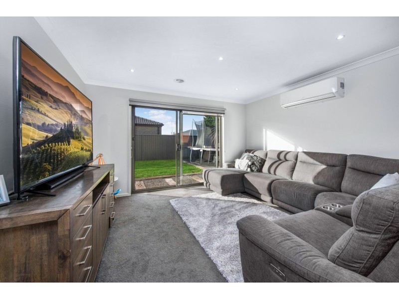 28 Canterbury Road West, Lara VIC 3212