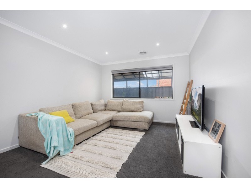 28 Canterbury Road West, Lara VIC 3212