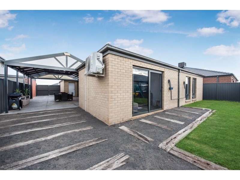 28 Canterbury Road West, Lara VIC 3212