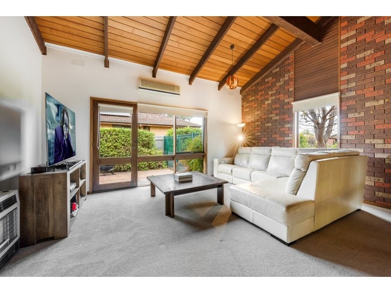 24 Smeaton Close, Lara VIC 3212