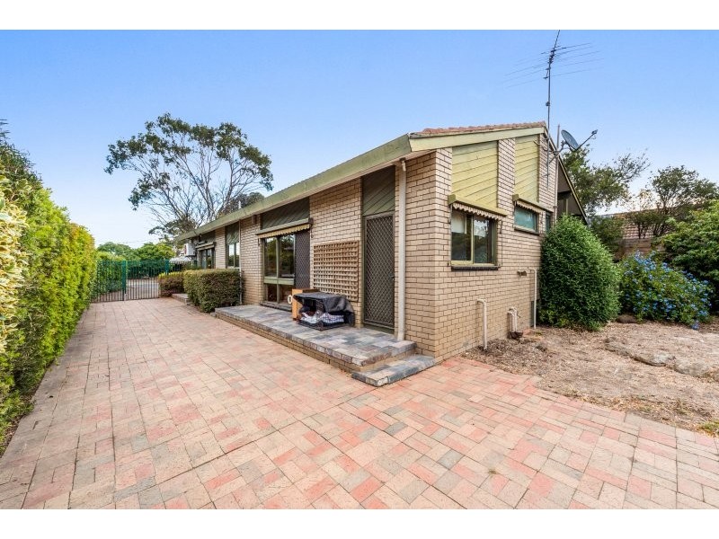 24 Smeaton Close, Lara VIC 3212