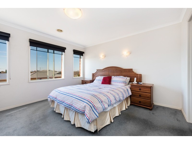 8 Stella Crt, Bell Park VIC 3215