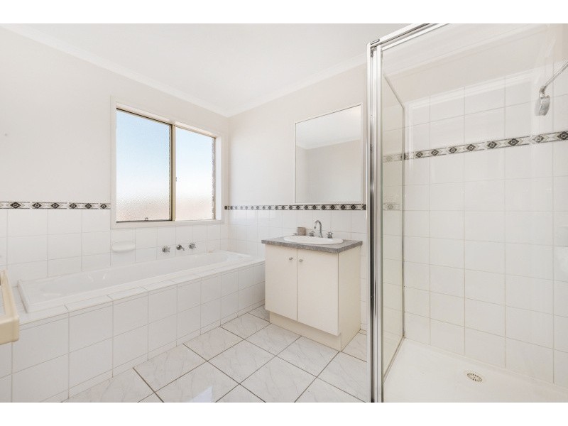 8 Stella Crt, Bell Park VIC 3215