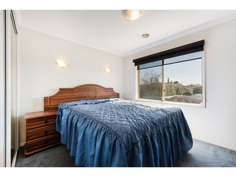 8 Stella Crt, Bell Park VIC 3215