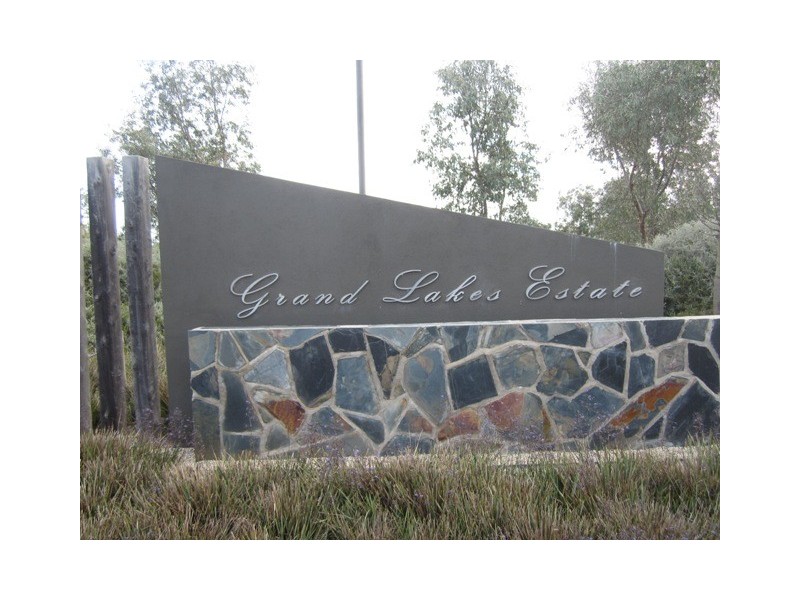 2 East Lakes Boulevard, Lara VIC 3212