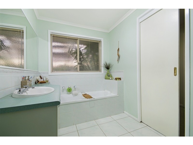 11 Lake Road, Lara VIC 3212