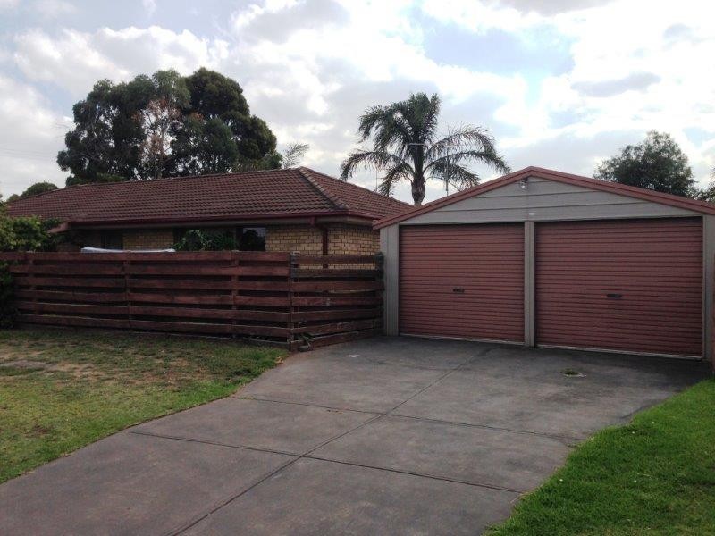 1 Henderson Drive, Lara VIC 3212