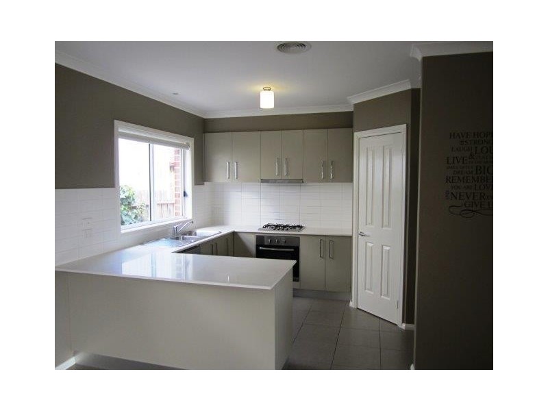2/5 Corvi Court, Lara VIC 3212