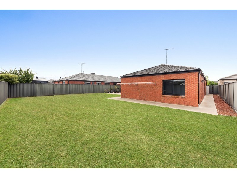 44 Moorhen Drive, Lara VIC 3212