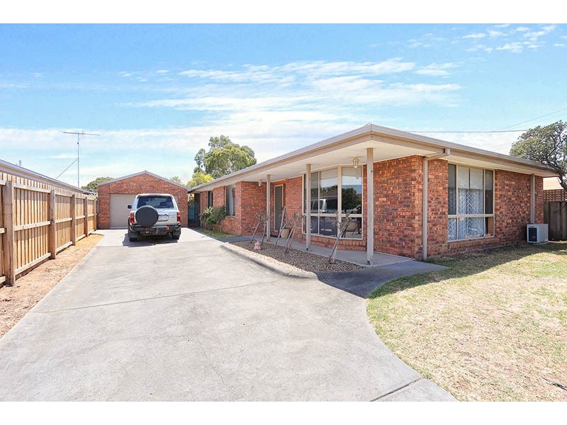 33 Henderson Drive, Lara VIC 3212