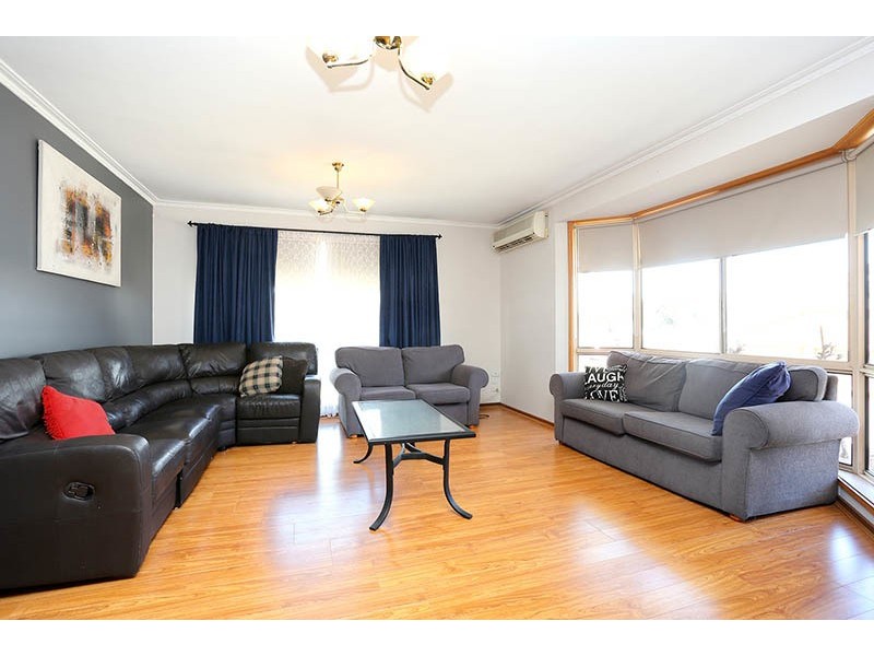 33 Henderson Drive, Lara VIC 3212