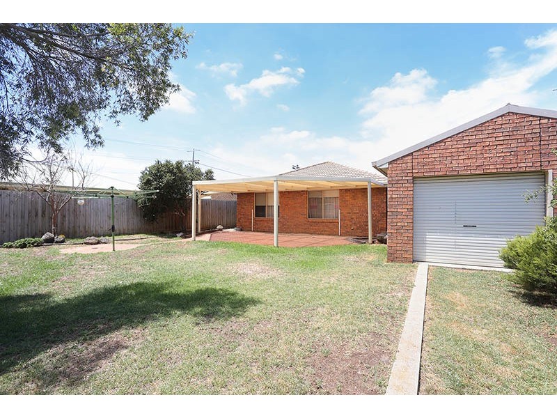 33 Henderson Drive, Lara VIC 3212