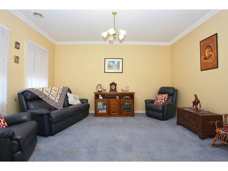 17 Greenleaf Drive, Lara VIC 3212