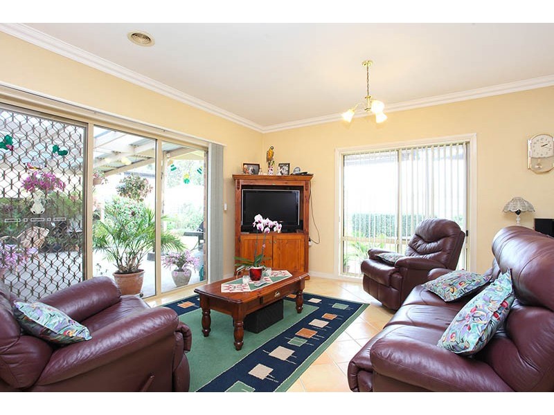 17 Greenleaf Drive, Lara VIC 3212