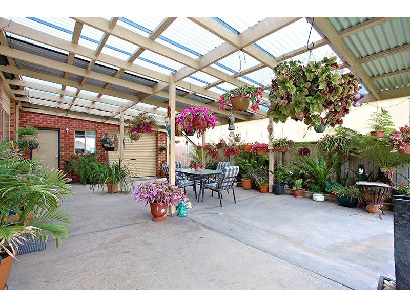 17 Greenleaf Drive, Lara VIC 3212