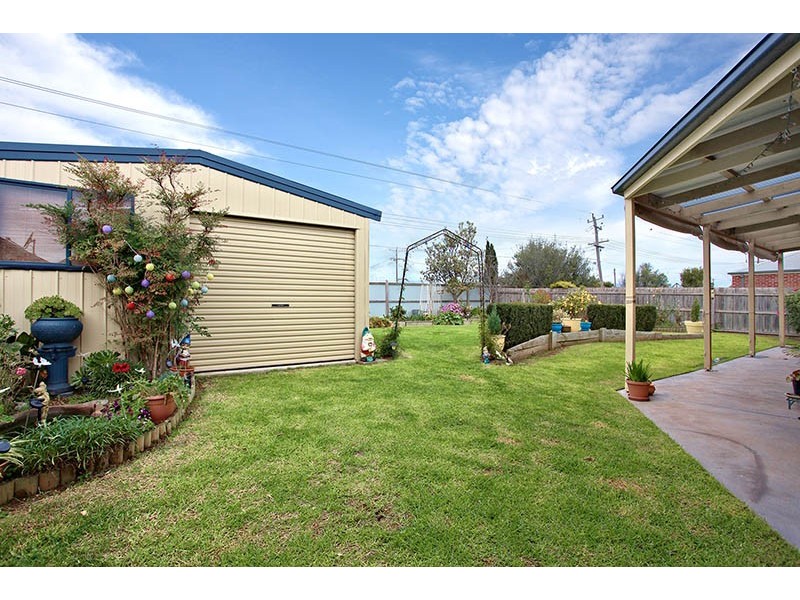 17 Greenleaf Drive, Lara VIC 3212