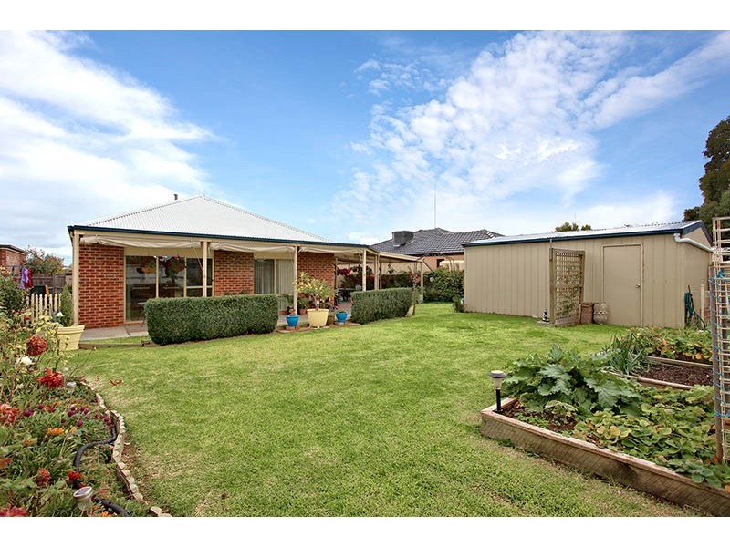 17 Greenleaf Drive, Lara VIC 3212