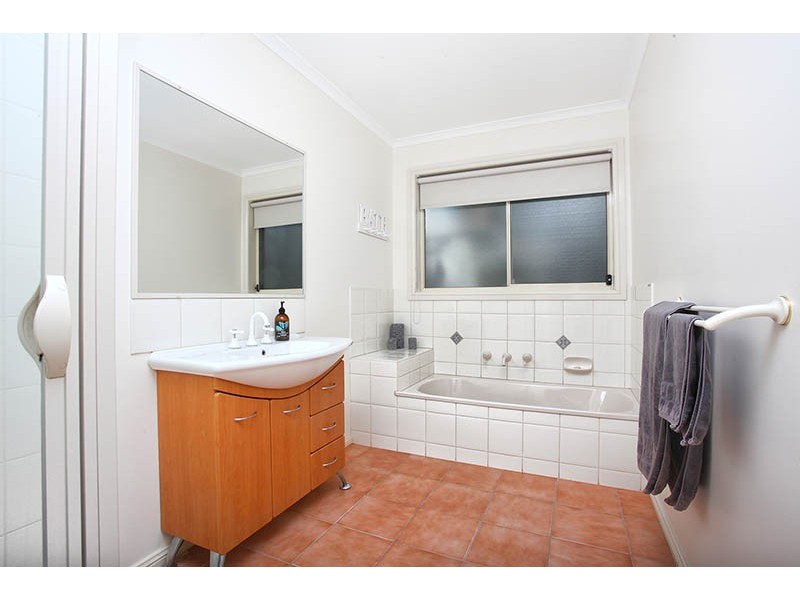 9 Cypress Court, Lara VIC 3212