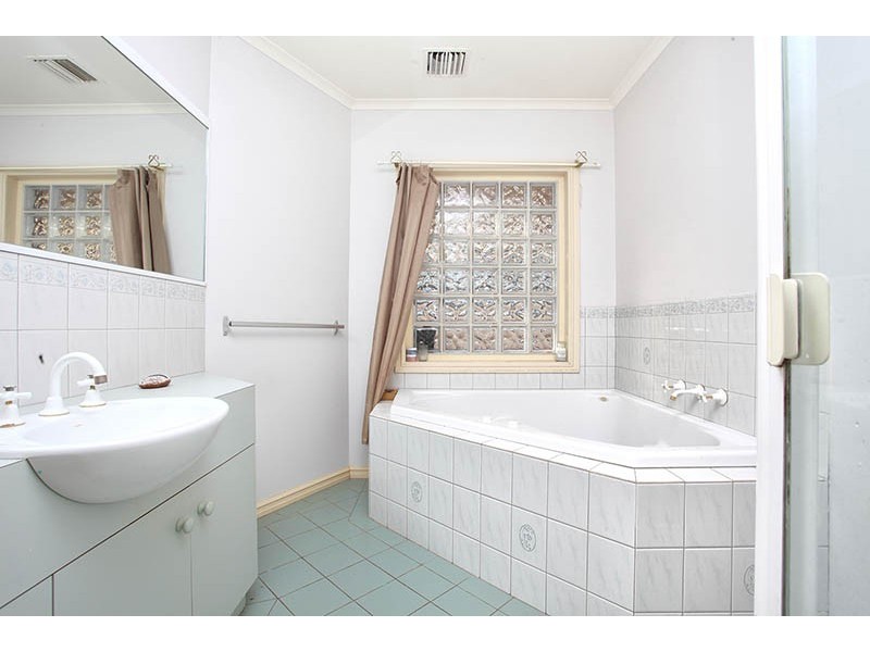 2 Swindon Court, Lara VIC 3212