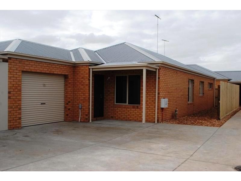 2/18 Curletts Road, Lara VIC 3212