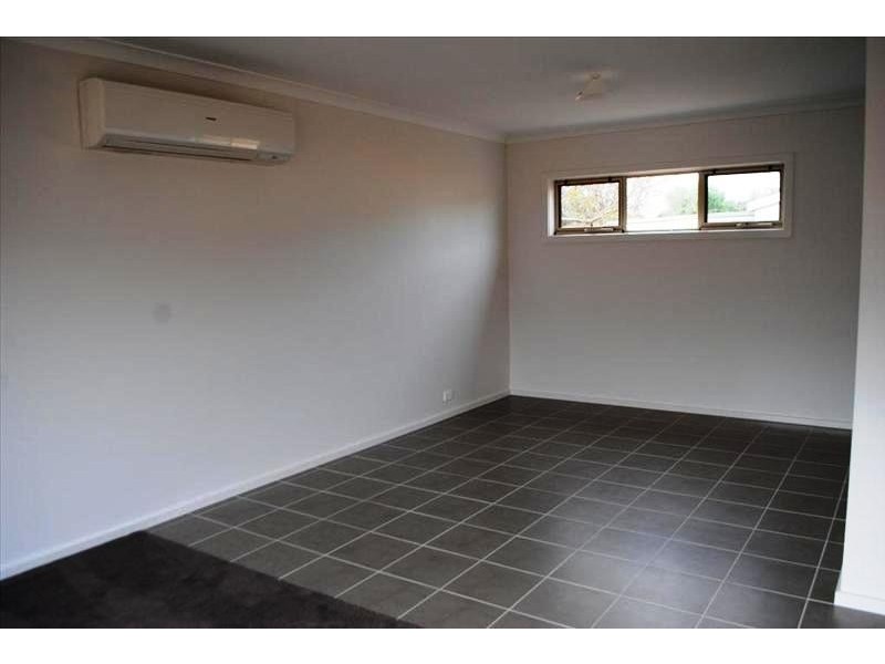 2/18 Curletts Road, Lara VIC 3212