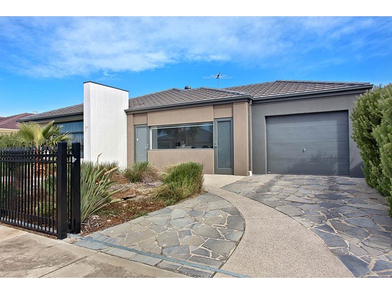 21 Springwater Drive, Lara VIC 3212