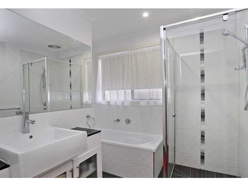 2/15 Watsonia Grove, Norlane VIC 3214