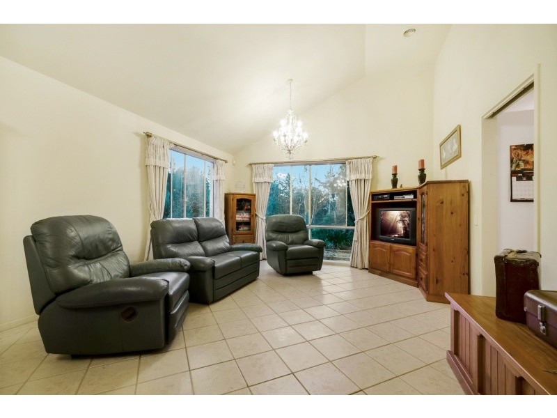 16 Wongalea Drive, Lara VIC 3212