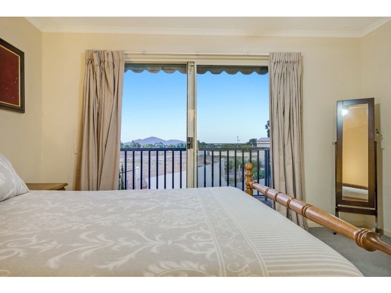 16 Wongalea Drive, Lara VIC 3212