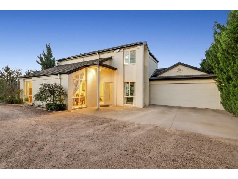 16 Wongalea Drive, Lara VIC 3212