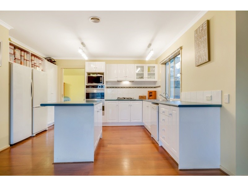 16 Wongalea Drive, Lara VIC 3212