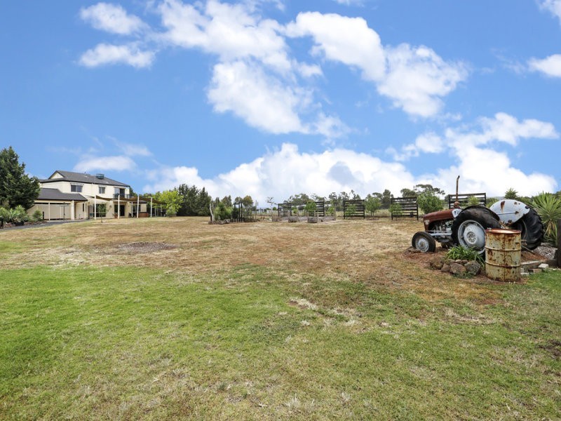 16 Wongalea Drive, Lara VIC 3212