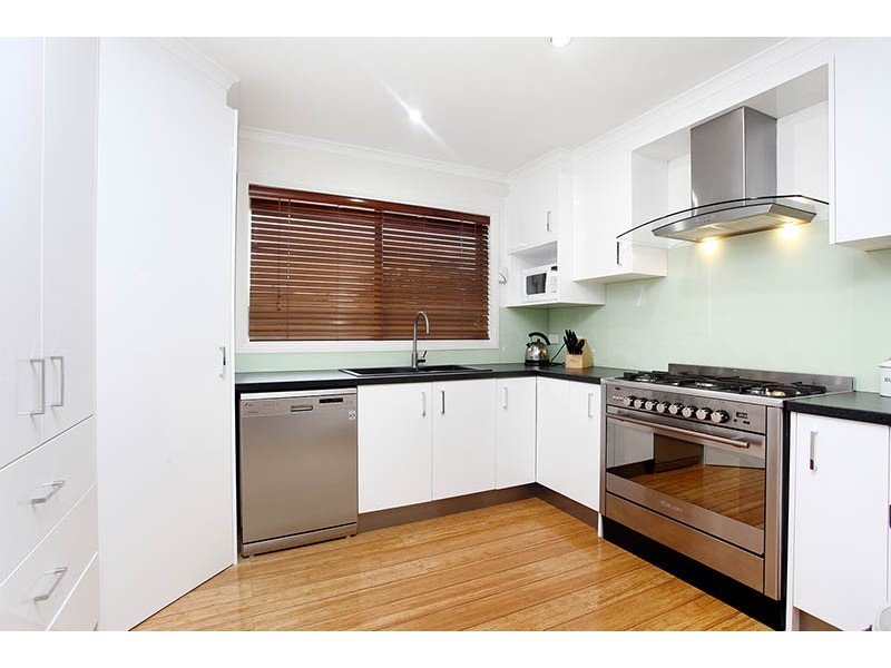 14 Canterbury Road East, Lara VIC 3212