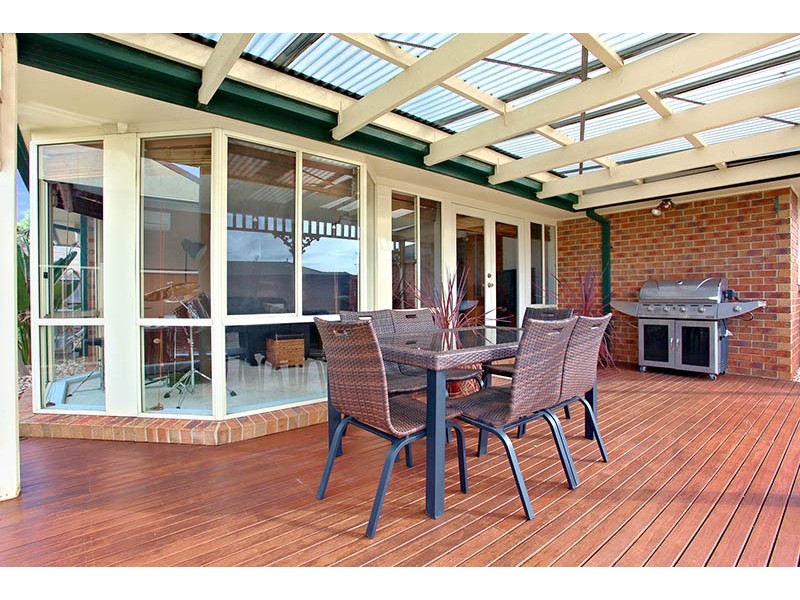 14 Canterbury Road East, Lara VIC 3212