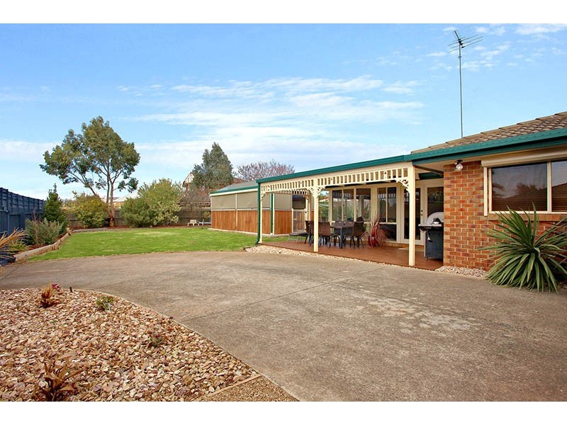 14 Canterbury Road East, Lara VIC 3212