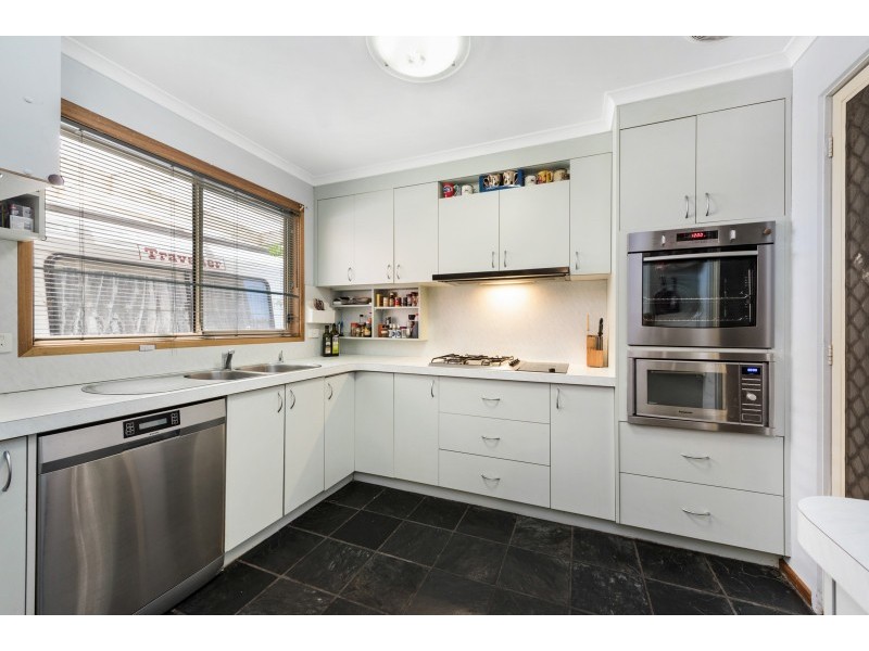 2 Scarlett Grove, Lara VIC 3212