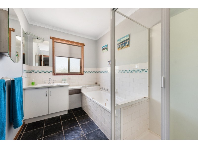 2 Scarlett Grove, Lara VIC 3212