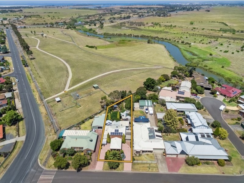 2 Scarlett Grove, Lara VIC 3212