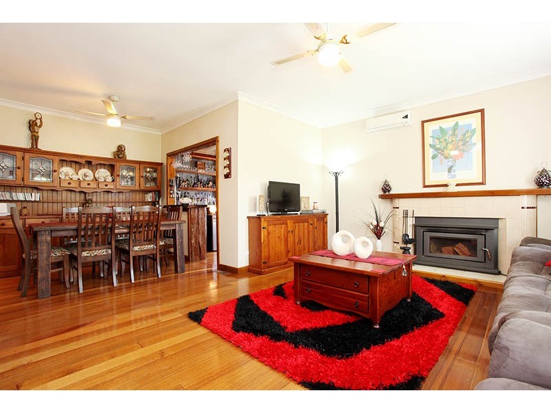 14 Myrtle Grove, North Shore VIC 3214