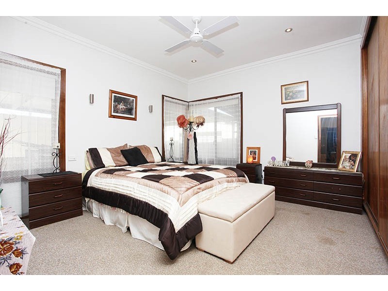 14 Myrtle Grove, North Shore VIC 3214