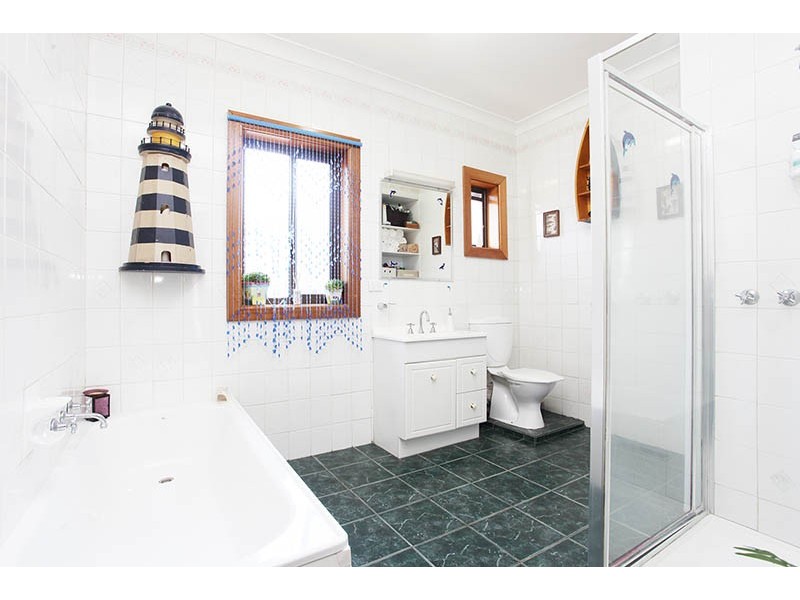 14 Myrtle Grove, North Shore VIC 3214