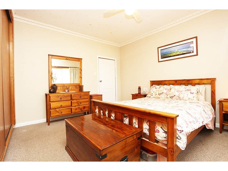 14 Myrtle Grove, North Shore VIC 3214