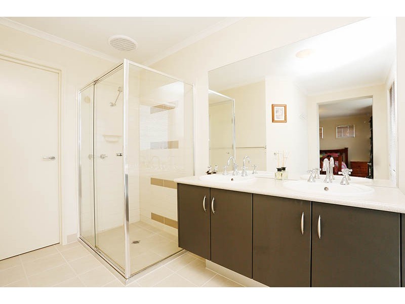 88 Blackbird Circuit, Lara VIC 3212